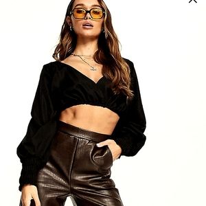 Black crop top...New with out tag black balloon sleeve crop top